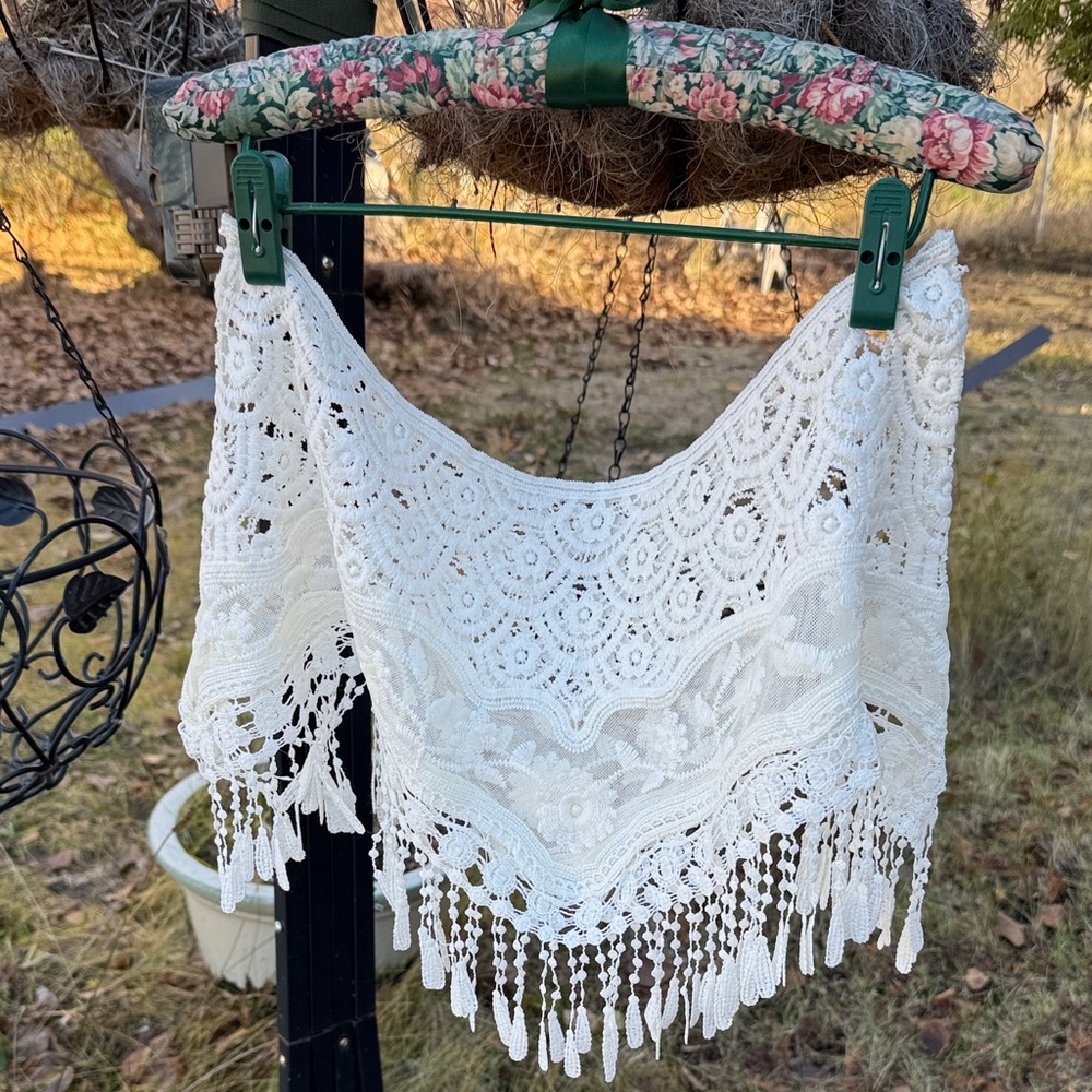 Chic White Crochet Fringed Lace Shirt Extender